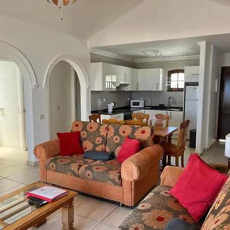 La Cumbre 7a - 2 Bed/2 Bath - 1st Floor - Uk Tv - Wi-fi * Puerto del Carmen (Lanzarote)